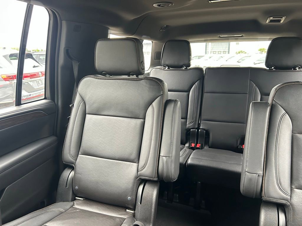 Used 2021 Chevrolet Suburban High Country RWD image 12