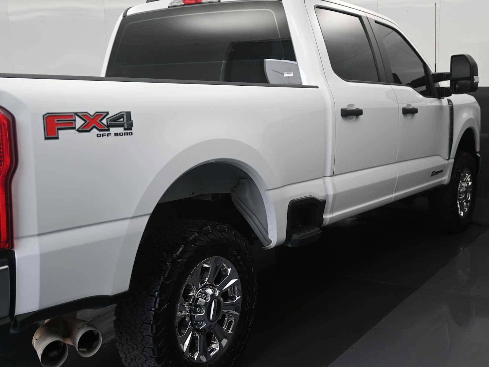 Used 2023 Ford F250 XL w/ FX4 Off-Road Package image 3