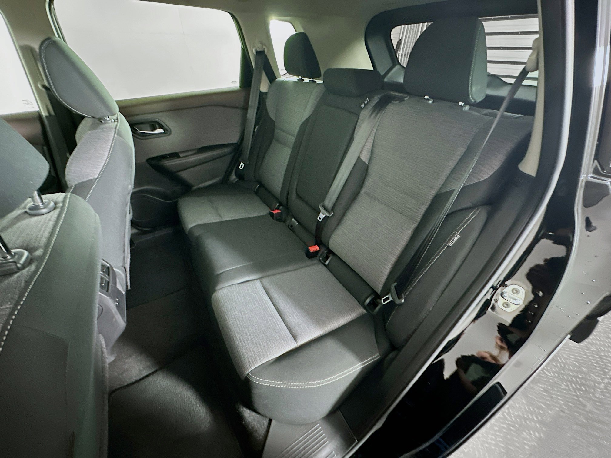 Used 2023 Nissan Rogue SV image 27