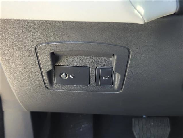 Used 2025 Land Rover Range Rover Velar S image 15