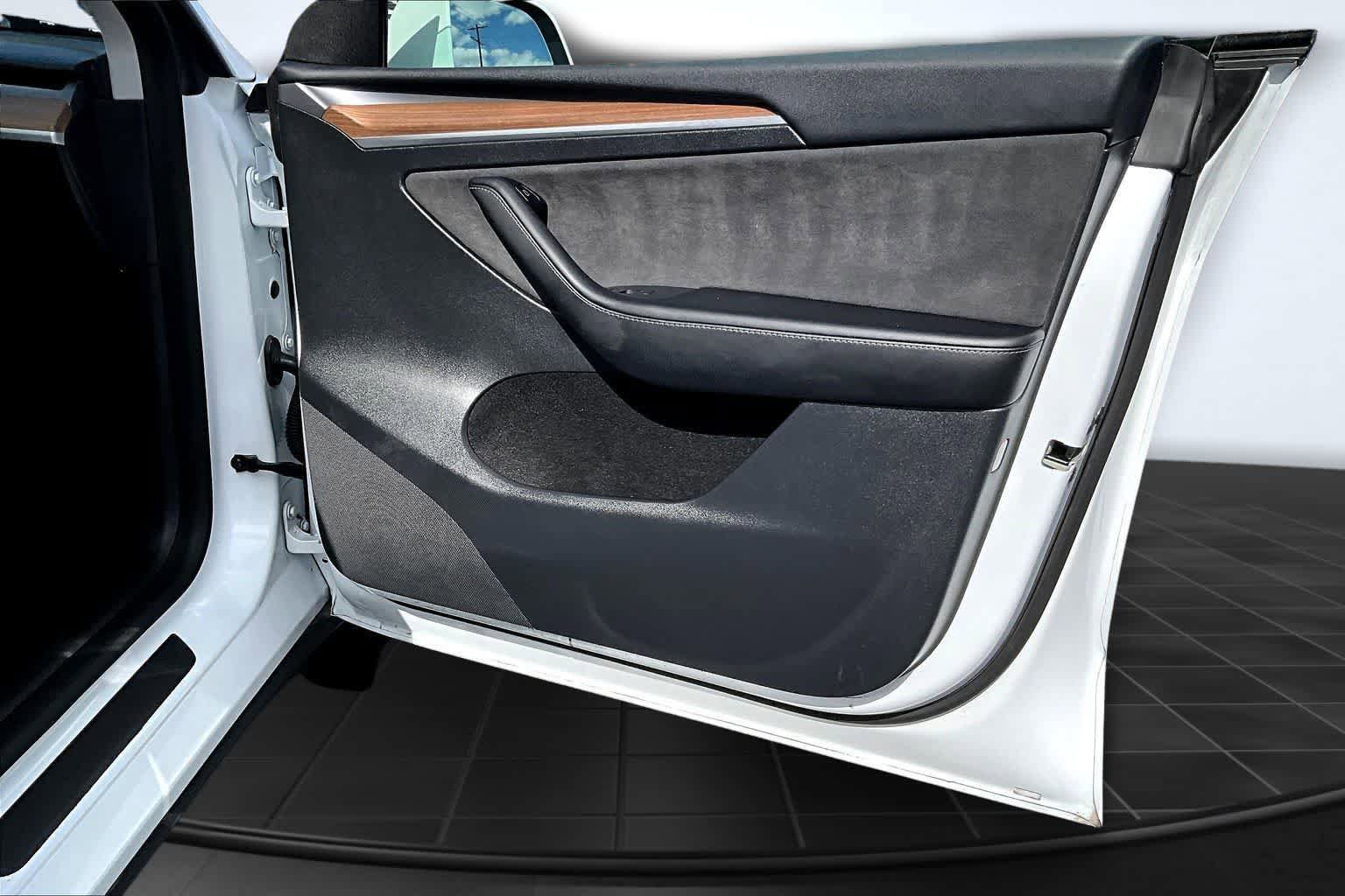 Used 2023 Tesla Model Y Long Range image 29