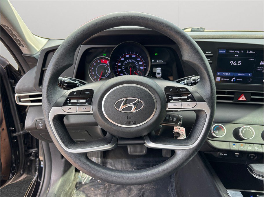 Used 2022 Hyundai Elantra SE FWD image 19