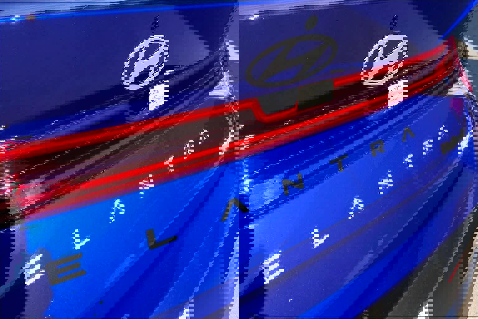 Used 2025 Hyundai Elantra Limited image 33