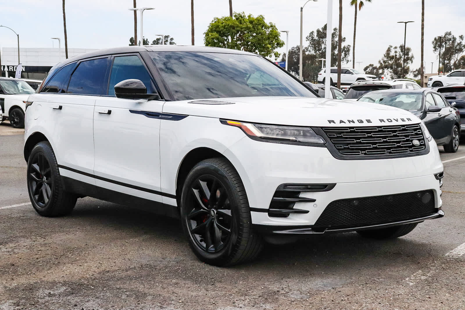 Used 2024 Land Rover Range Rover Velar Dynamic SE AWD/4WD image 3