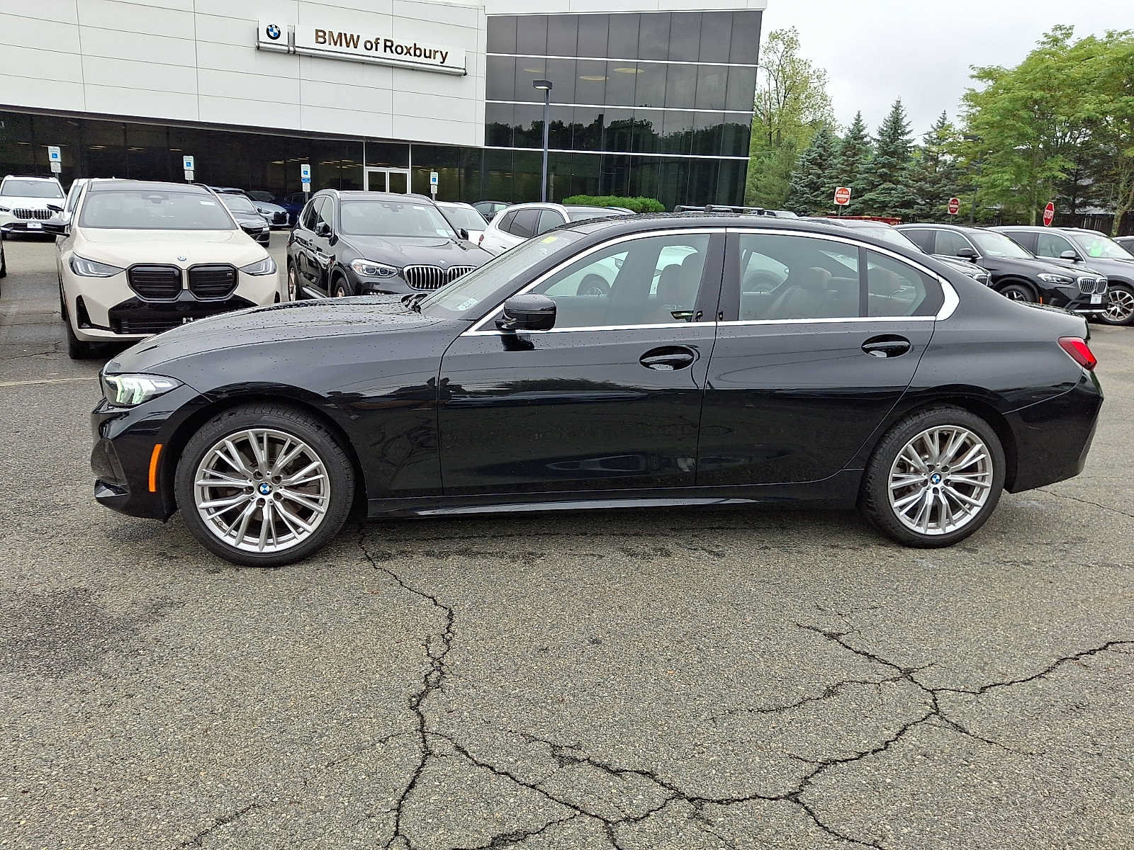 Used 2024 BMW 330i xDrive Sedan w/ Premium Package AWD/4WD image 4