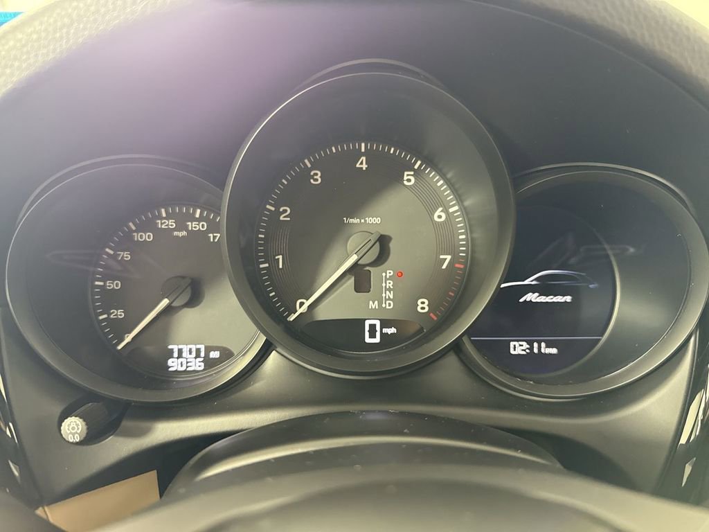 Certified 2025 Porsche Macan image 36