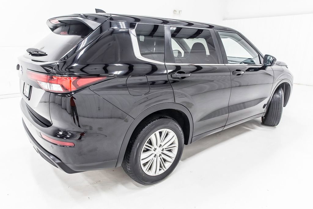 Used 2024 Mitsubishi Outlander ES image 7
