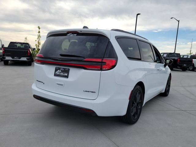 Used 2025 Chrysler Pacifica Limited FWD image 5