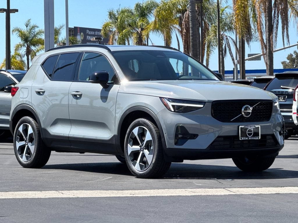 New 2026 Volvo XC40 B5 Plus w/ Protection Package Premier AWD/4WD image 7