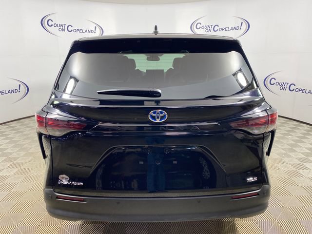 Used 2025 Toyota Sienna XLE AWD/4WD image 5