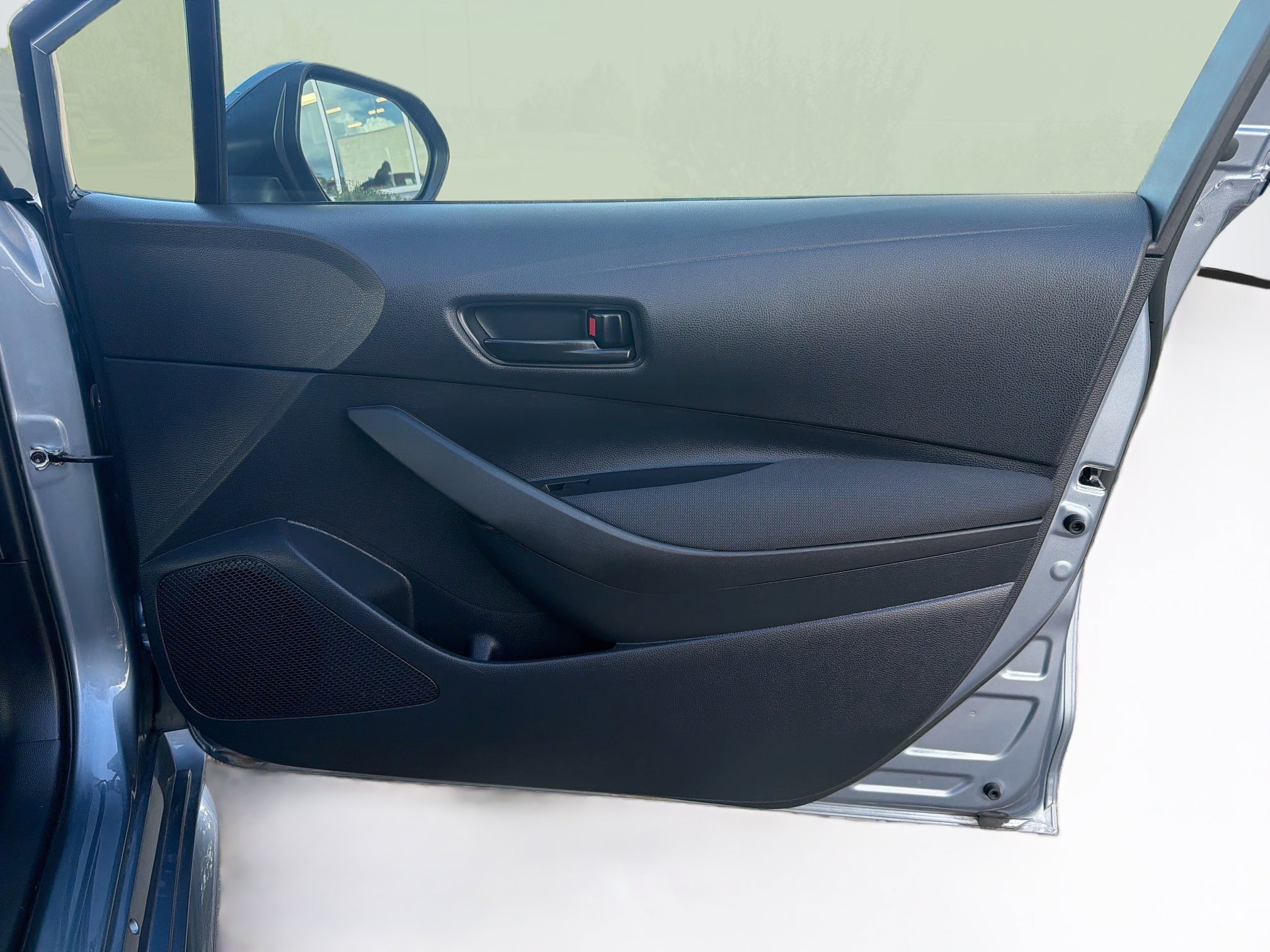 Used 2025 Toyota Corolla LE FWD image 29
