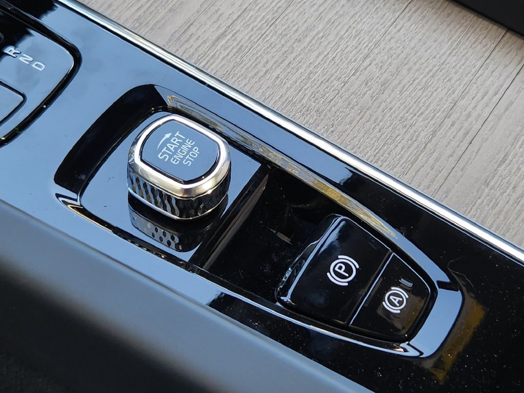 New 2027 Volvo XC60 B5 Plus AWD/4WD image 13