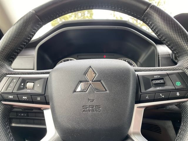 Used 2024 Mitsubishi Outlander SE image 16