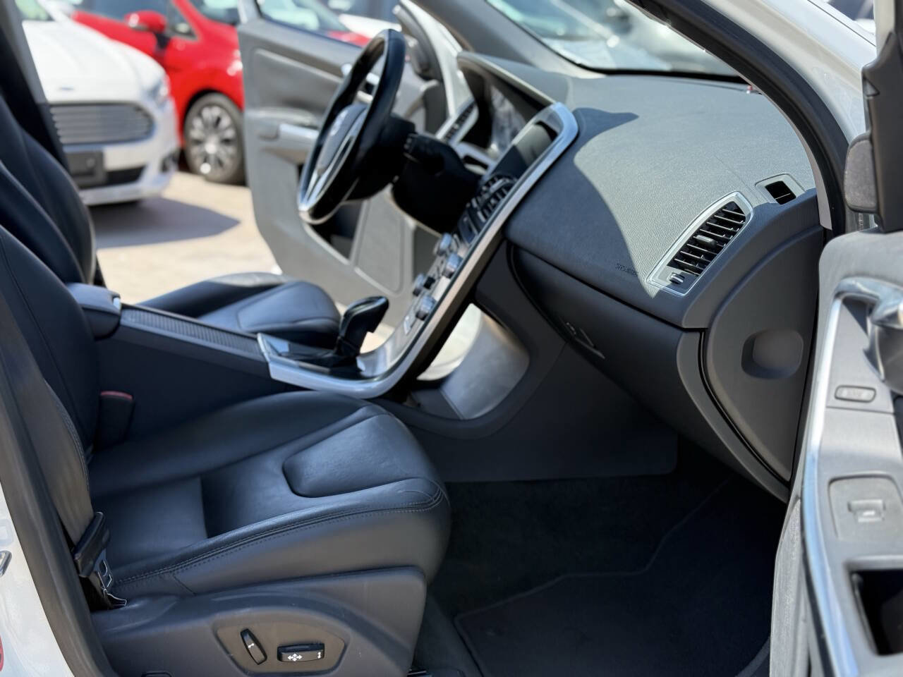 Used 2015 Volvo XC60 T5 Premier w/ Proximity Package image 7