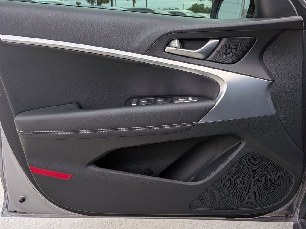 Used 2023 Genesis G70 2.0T RWD image 8
