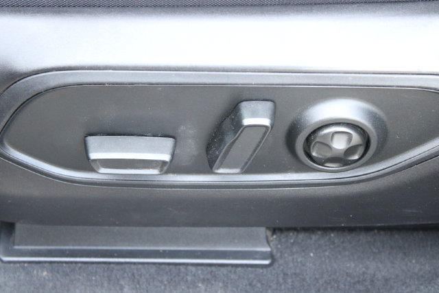 Used 2023 Jeep Grand Cherokee L Laredo RWD image 33