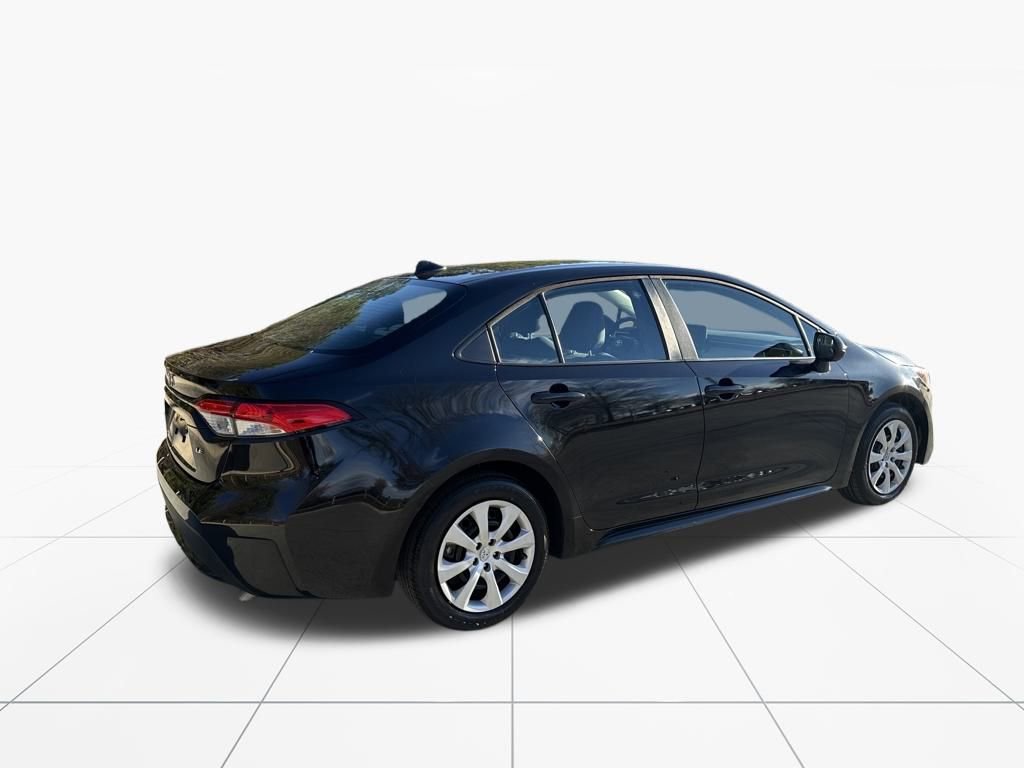 Used 2022 Toyota Corolla LE image 7
