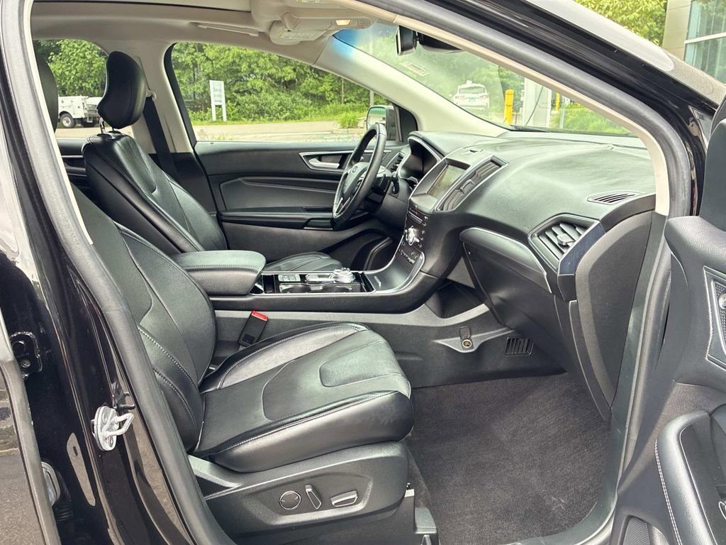 Used 2019 Ford Edge Titanium w/ Equipment Group 301A AWD/4WD image 9