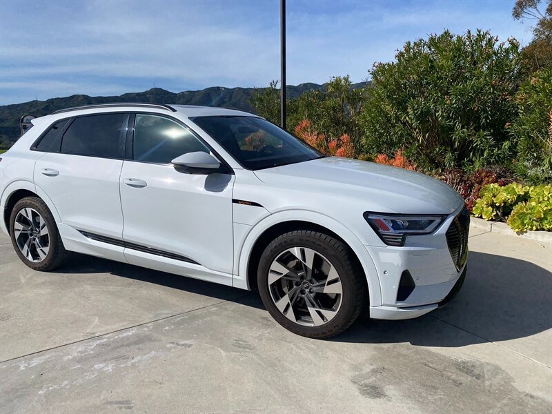 Used 2022 Audi e-tron Premium w/ Convenience Plus Package image 1