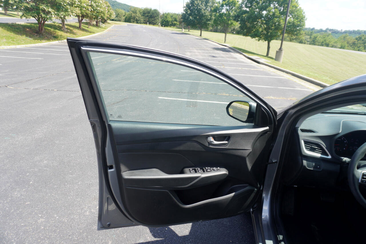 Used 2022 Hyundai Accent SE image 13