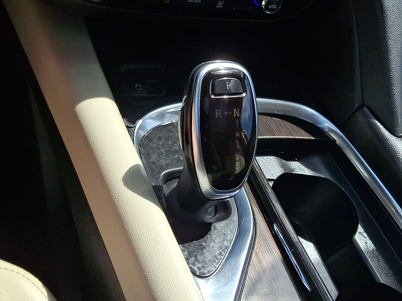 Used 2021 Buick Enclave Essence w/ Sound and Sites Package image 16