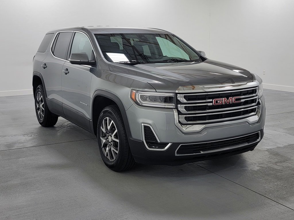 Used 2023 GMC Acadia SLE w/ LPO, Floor Liner Package AWD/4WD image 2