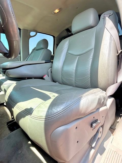 Used 2005 Chevrolet Avalanche Z71 w/ Preferred Equipment Group AWD/4WD image 8