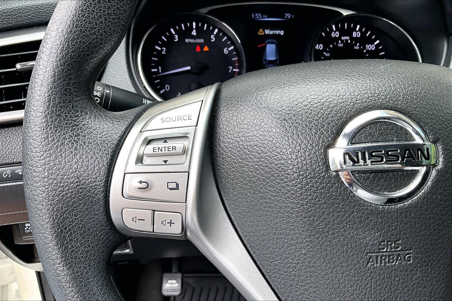 Used 2016 Nissan Rogue SV FWD image 23