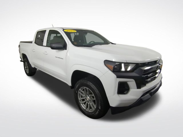 Used 2025 Chevrolet Colorado LT w/ Advanced Trailering Package AWD/4WD image 11