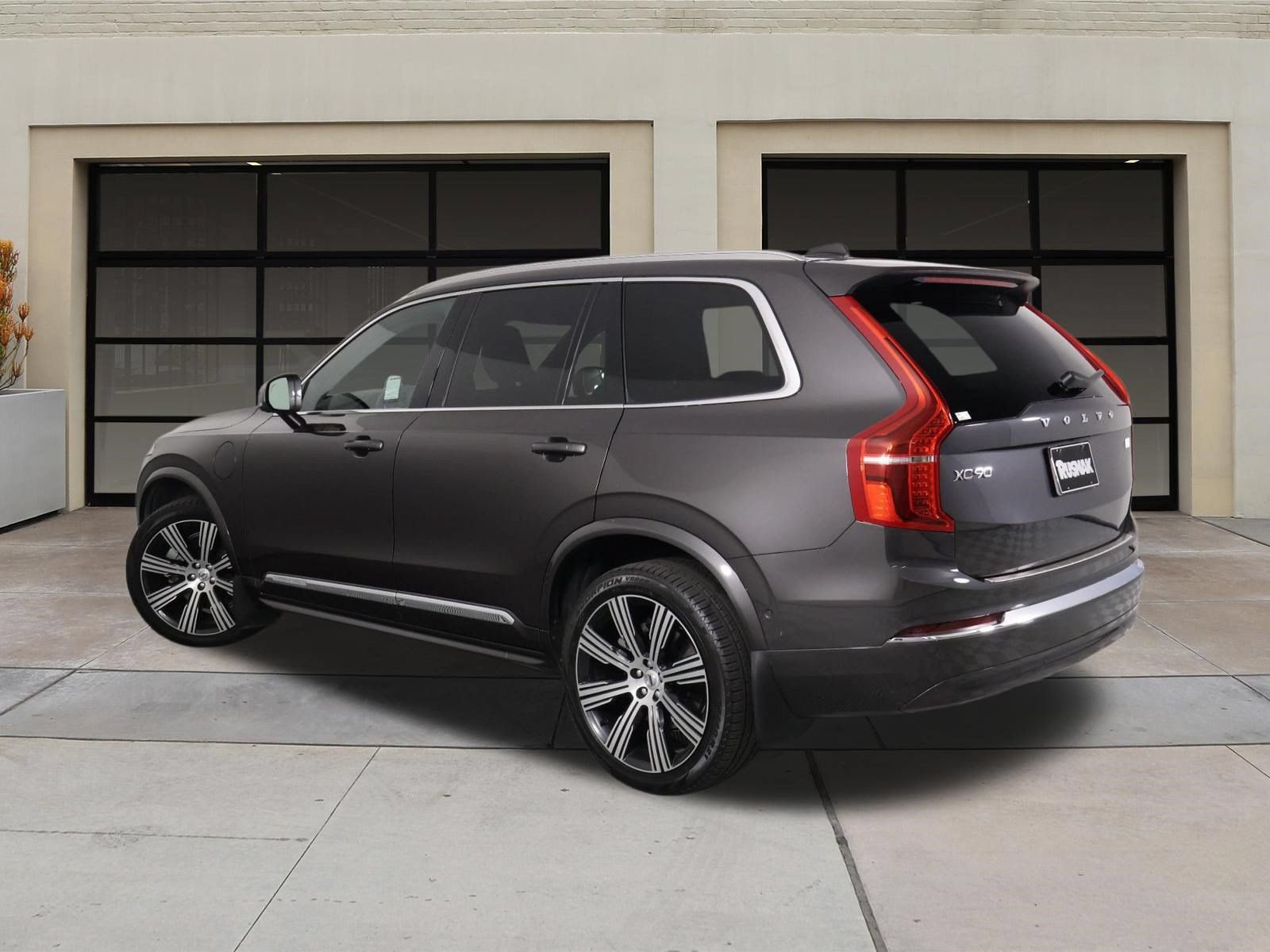 Certified 2024 Volvo XC90 T8 Plus w/ Protection Package Premier AWD/4WD image 2