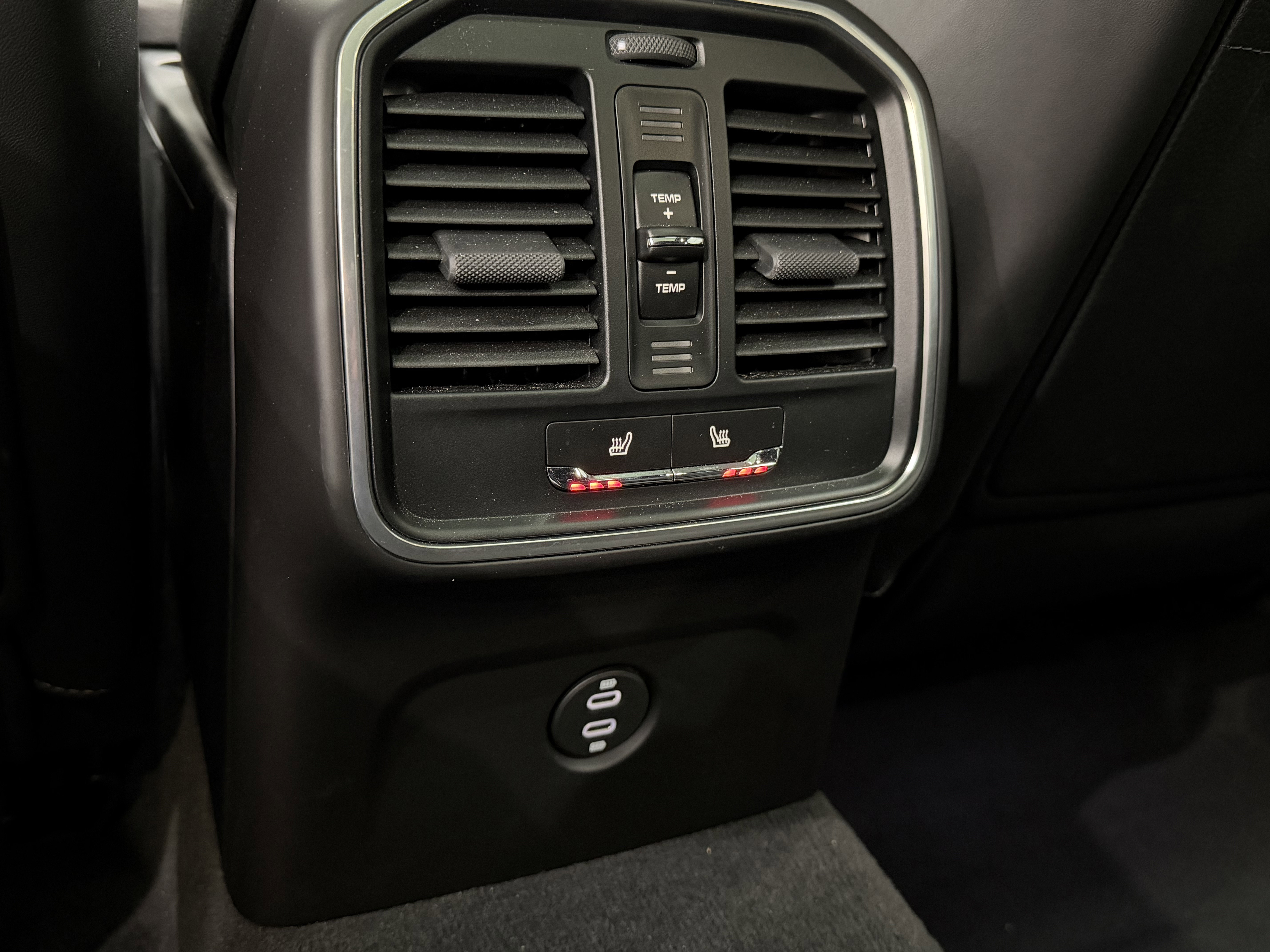 Certified 2025 Porsche Macan image 21