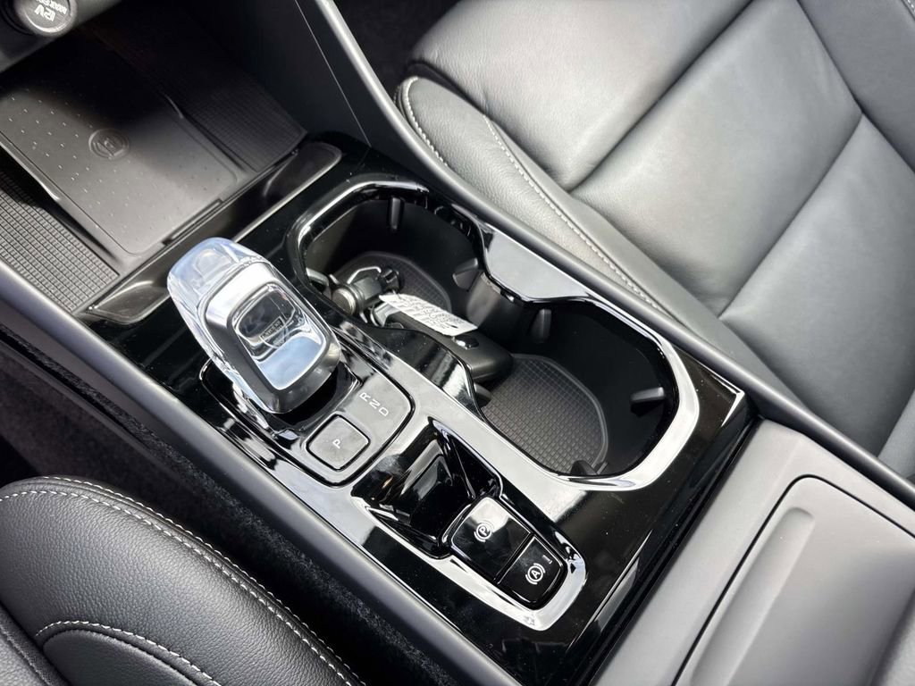 New 2026 Volvo XC40 B5 Ultra w/ Protection Package Premier image 23