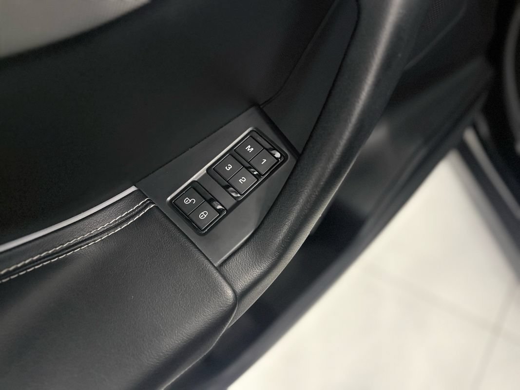 Used 2020 Jaguar F-PACE SVR AWD/4WD image 26