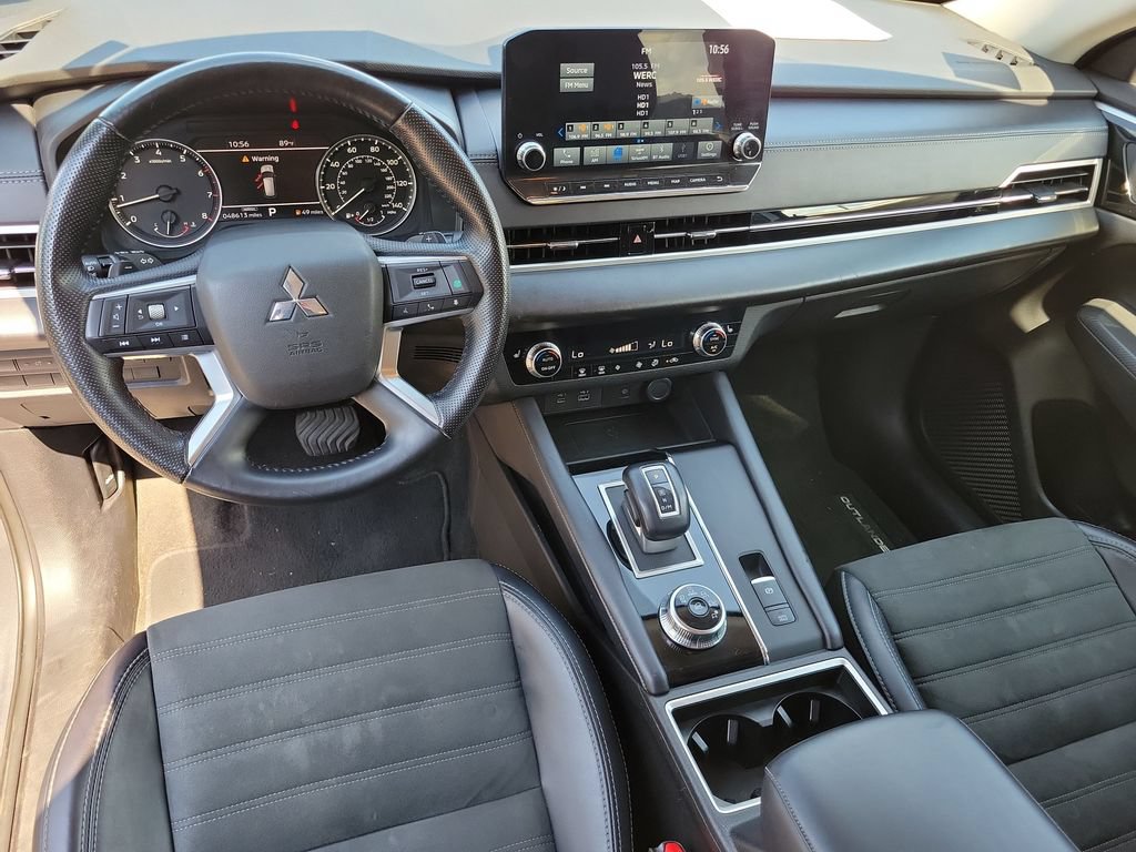Used 2024 Mitsubishi Outlander SE Black Edition FWD image 14