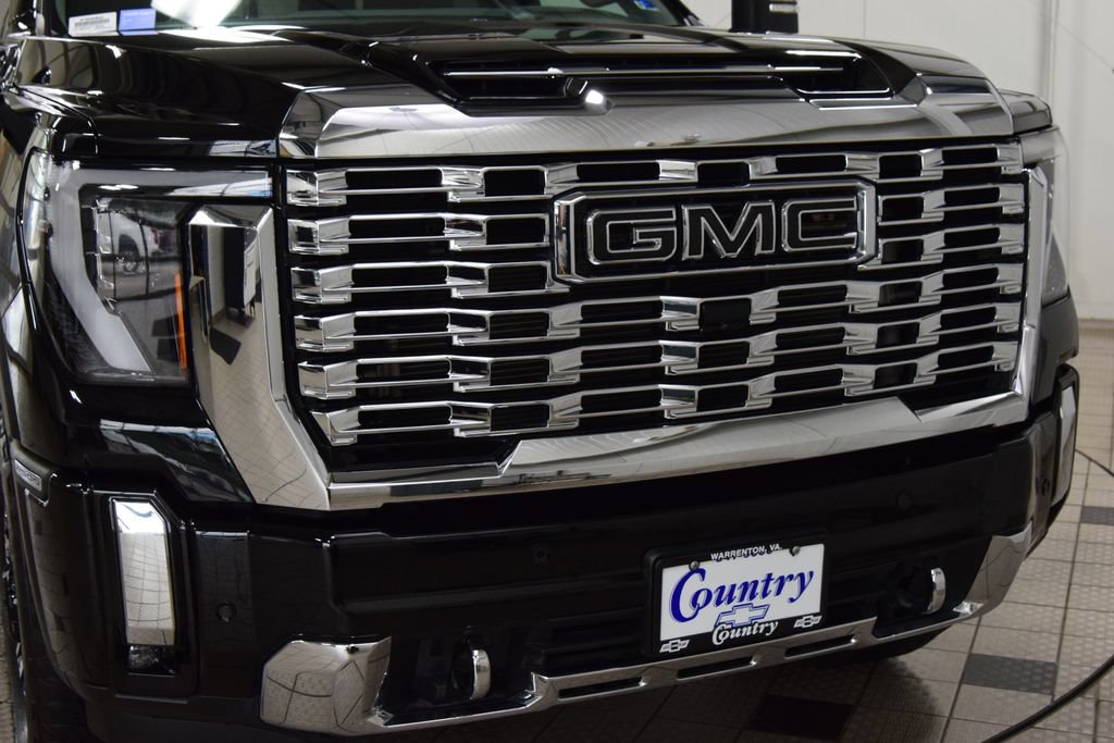 Used 2025 GMC Sierra 2500 Denali w/ Denali Reserve Package AWD/4WD image 13