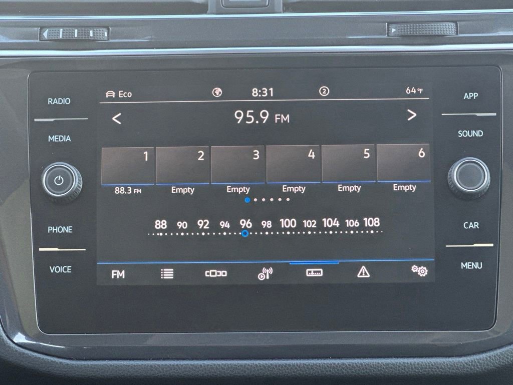 Used 2024 Volkswagen Tiguan SE w/ Panoramic Sunroof Package AWD/4WD image 24