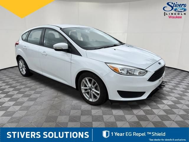 Used 2015 Ford Focus SE w/ SE Cold Weather Package FWD image 3