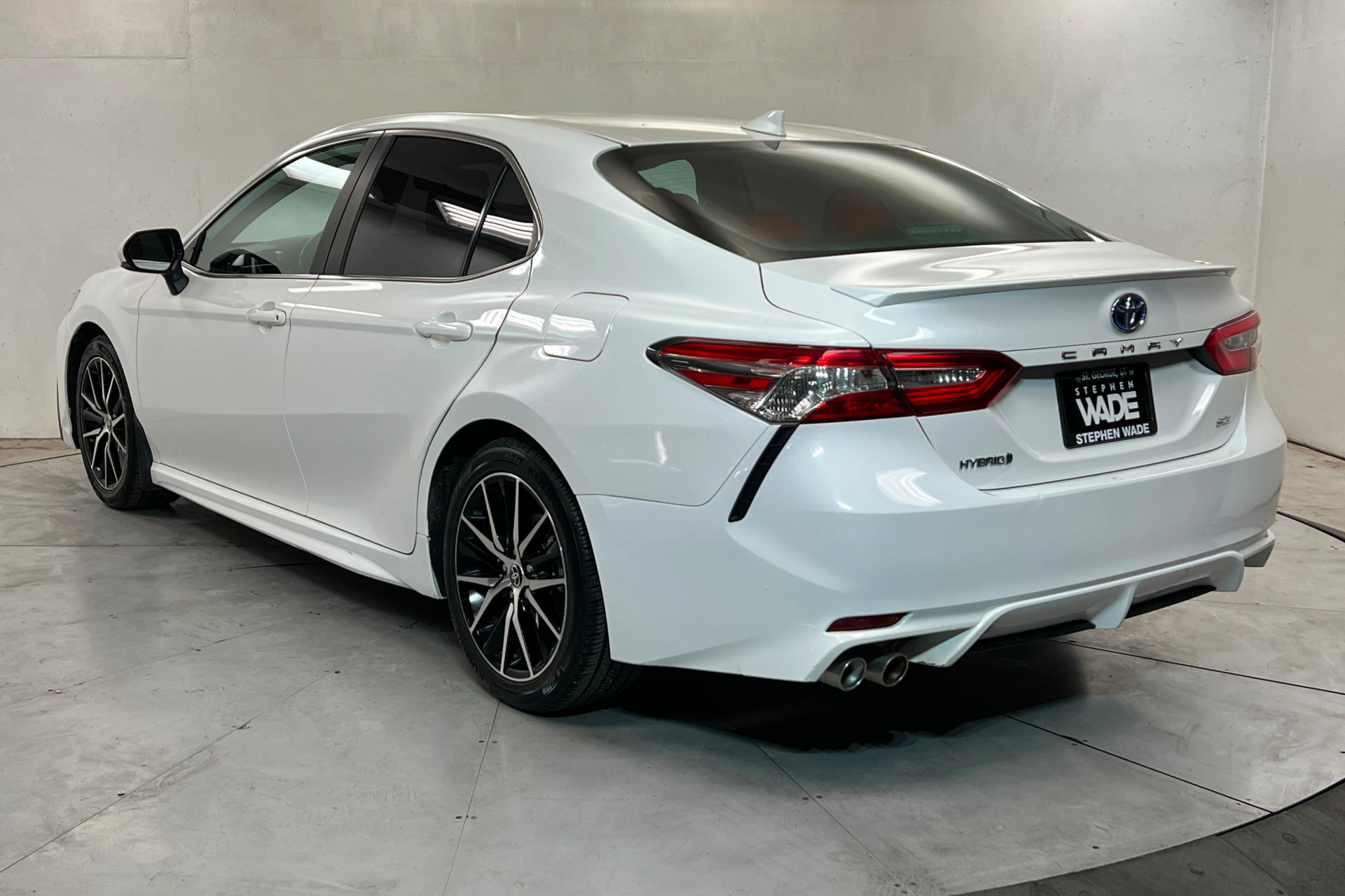 Used 2023 Toyota Camry SE w/ Audio Upgrade Package FWD image 3