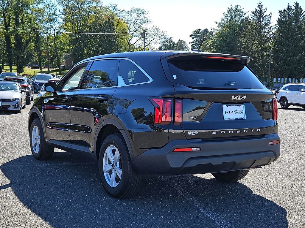 Used 2022 Kia Sorento LX image 5