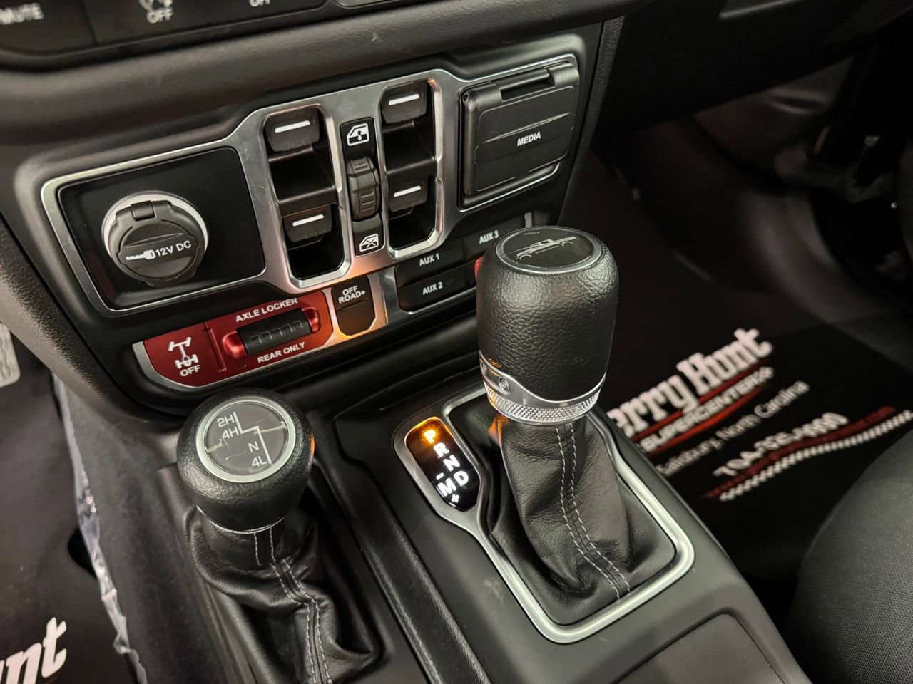 Used 2024 Jeep Gladiator Mojave AWD/4WD image 20