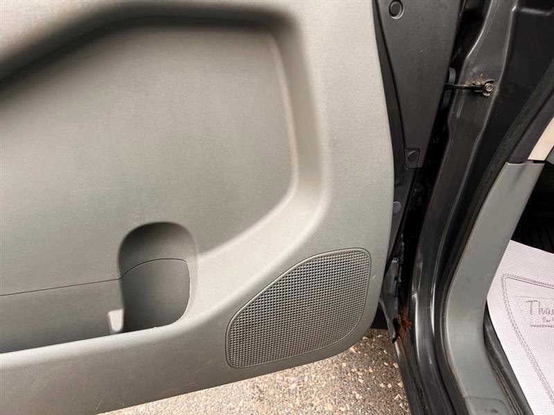 Used 2013 Nissan Frontier SL image 38