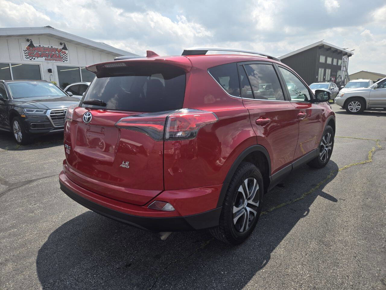 Used 2017 Toyota RAV4 LE image 17