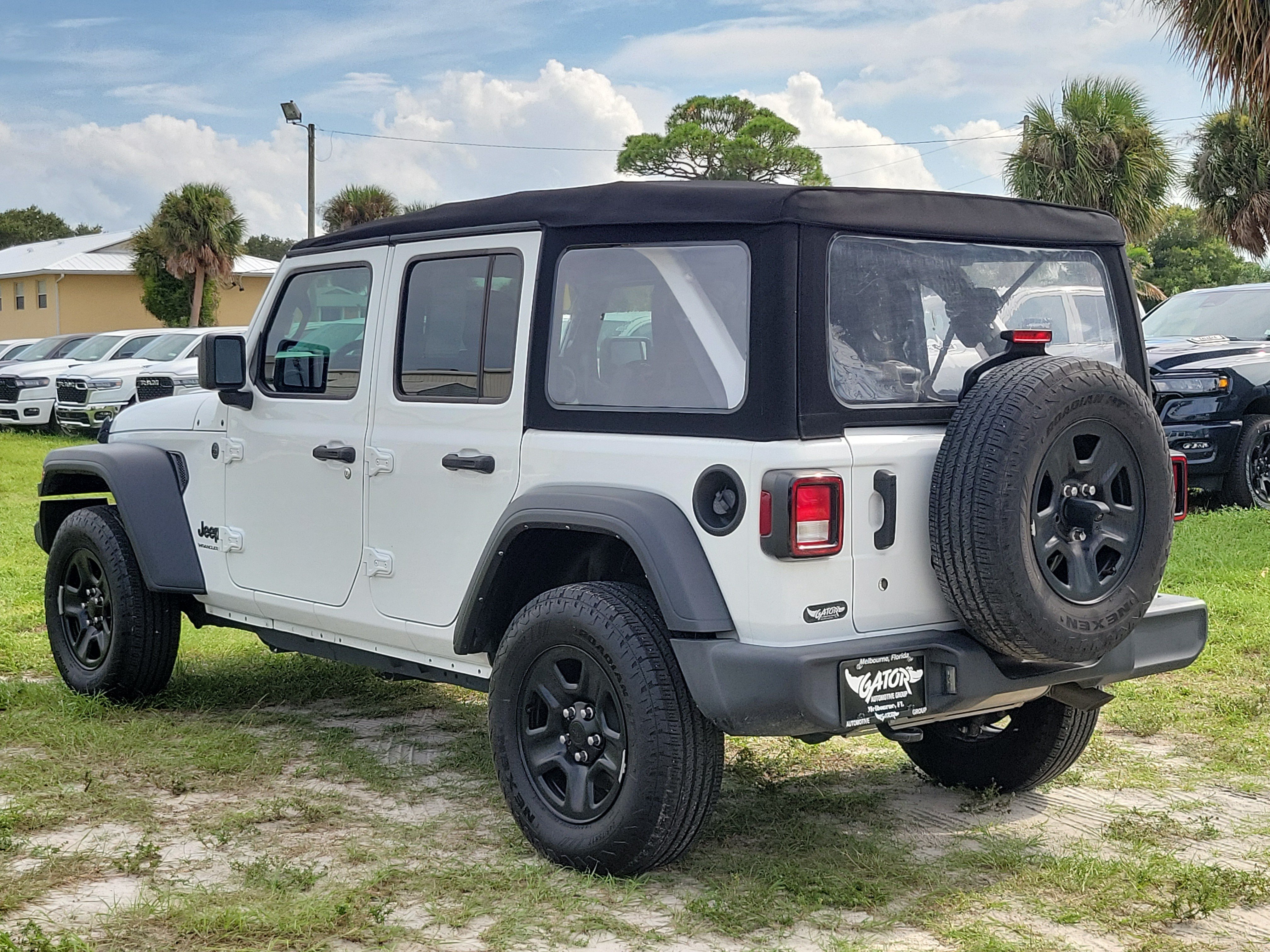 Used 2024 Jeep Wrangler Unlimited Sport AWD/4WD image 3