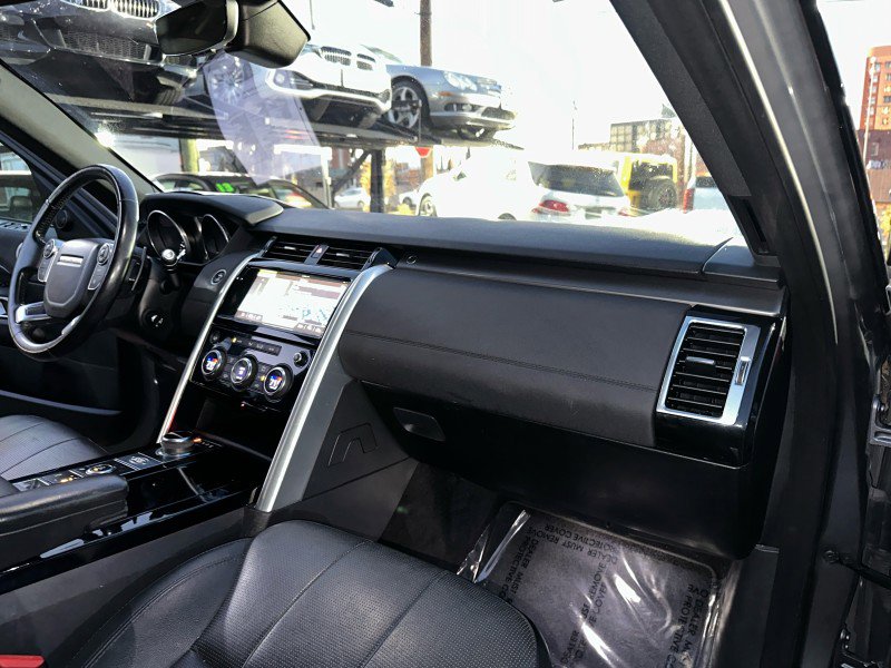Used 2017 Land Rover Discovery HSE image 57