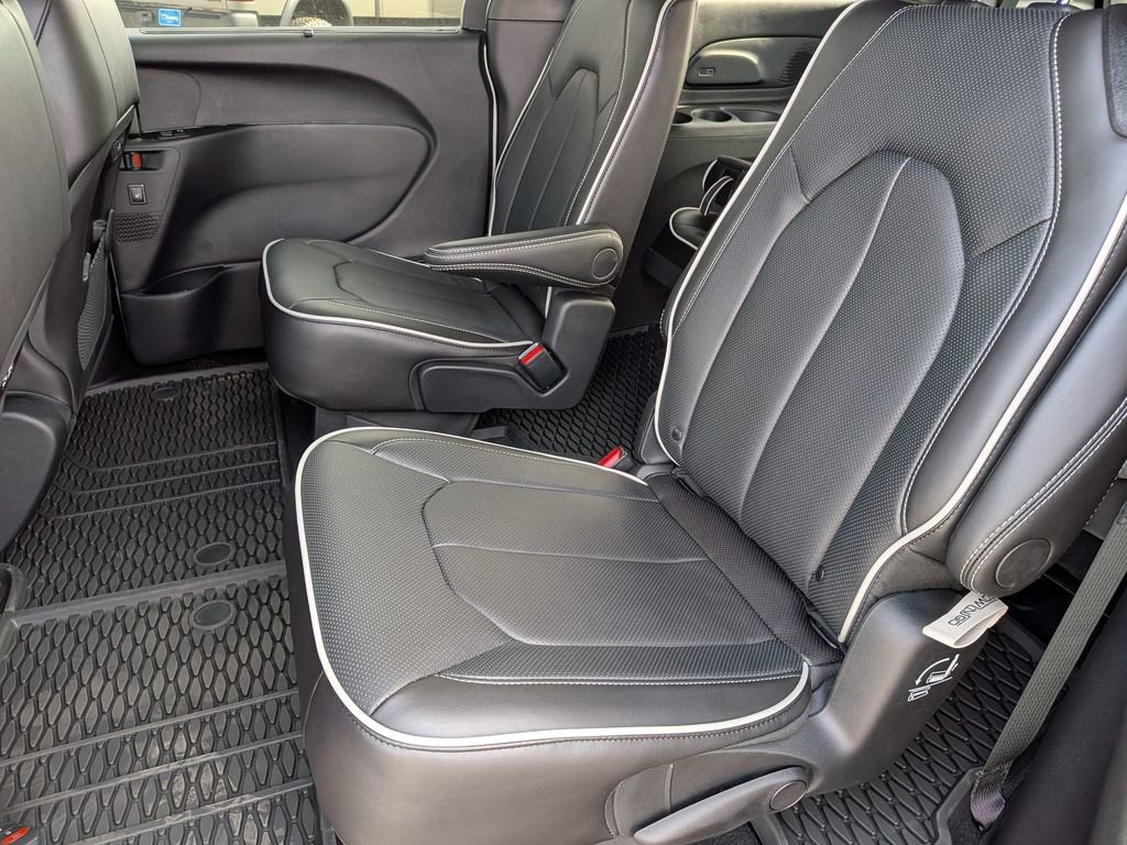 New 2026 Chrysler Pacifica Limited image 28