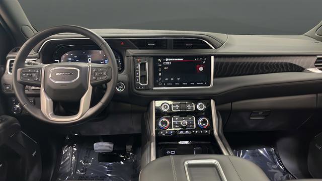 Used 2024 GMC Yukon XL Denali AWD/4WD image 11