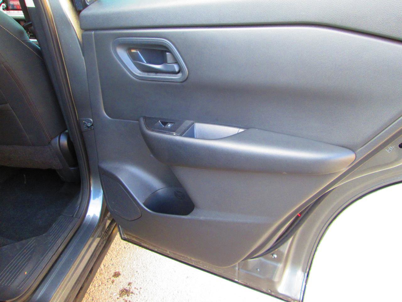 Used 2024 Nissan Rogue S AWD/4WD image 9