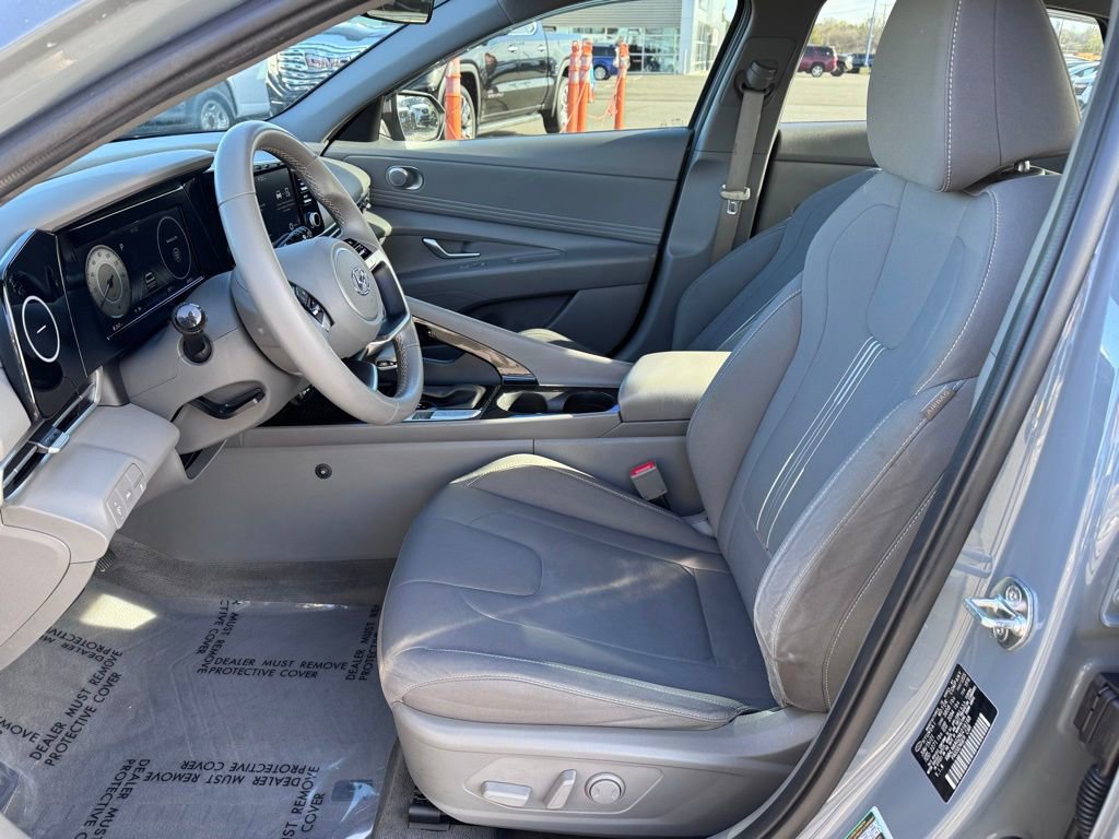 Used 2022 Hyundai Elantra SEL w/ Convenience + Premium Package image 10
