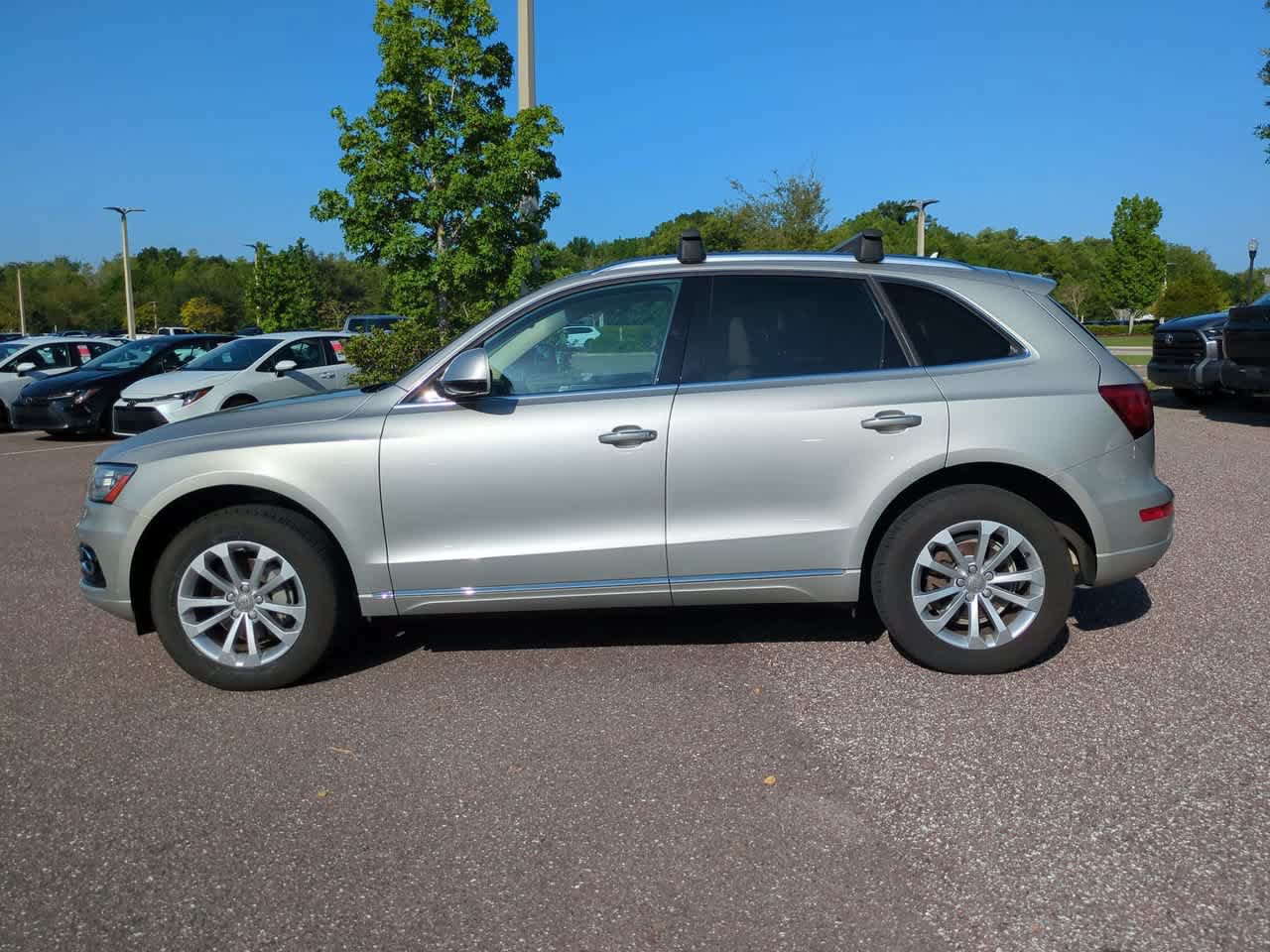 Used 2016 Audi Q5 2.0T Premium Plus w/ Technology Package AWD/4WD image 3