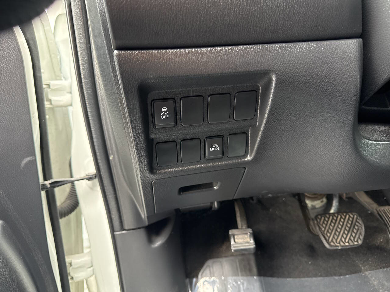 Used 2018 Nissan Pathfinder S image 27